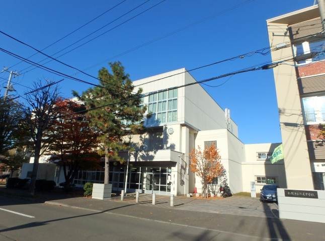 中学校　伏見中学校（中学校）まで440m