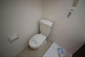 トイレ　※写真は同じ建物の別部屋です