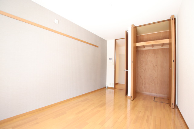 居室・リビング　開口南向き！洋室６．７帖