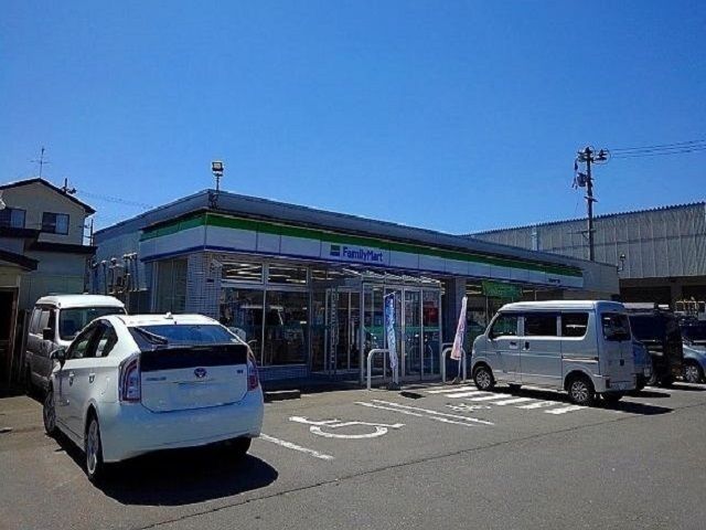 コンビニ　ファミリーマート（コンビニ）まで350m