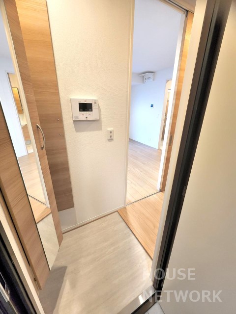 玄関　2022年9月竣工