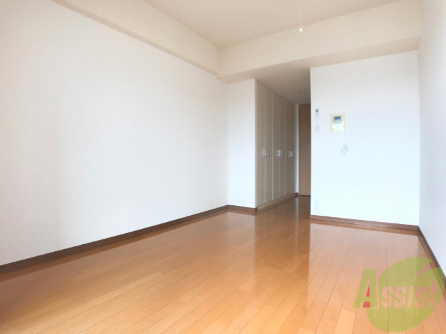 居室・リビング　７．３帖の洋室です。日差しがあり明るい印象でした。