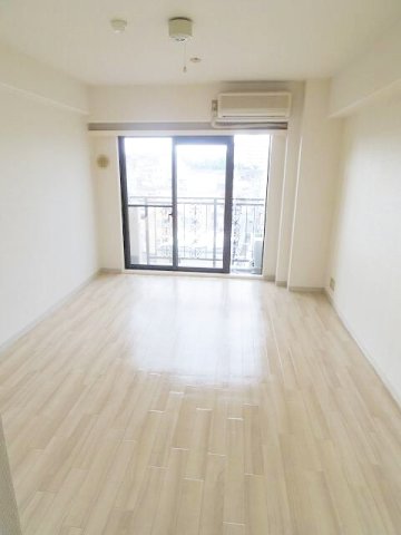 その他部屋・スペース　落ち着いた色調の寝室です