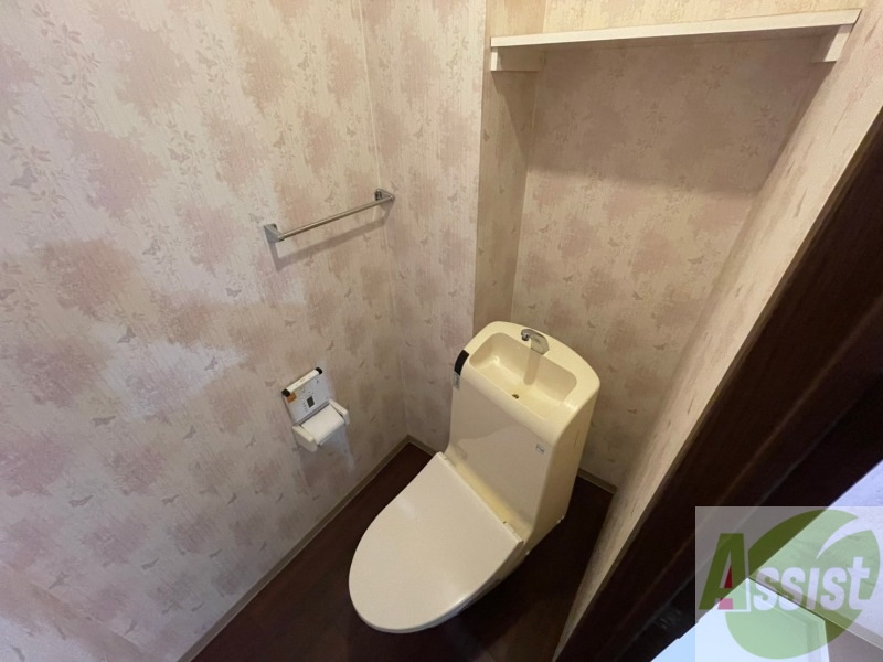 トイレ　ウォシュレット機能がついたトイレ。安心して使用できますね。