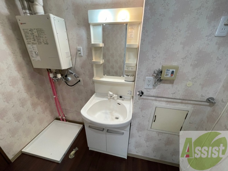 洗面設備　シャンプードレッサー。身支度はここでばっちりですね。