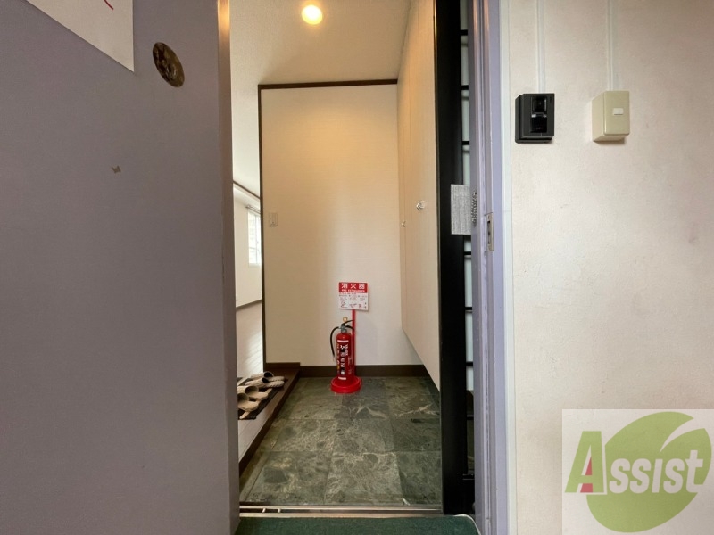 玄関　玄関の様子です。明るい印象ですね。気分もあがりそう。