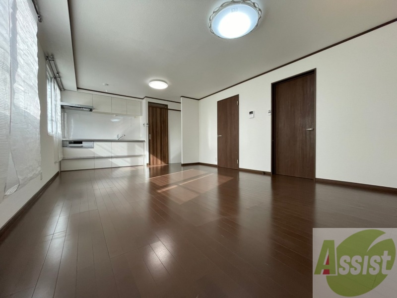 居室・リビング　広くてキレイなお部屋が広がっていて、充実した生活が送れそう。