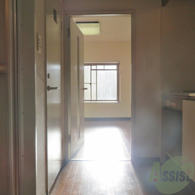 玄関　玄関からお部屋の中を見るとこんな感じです。