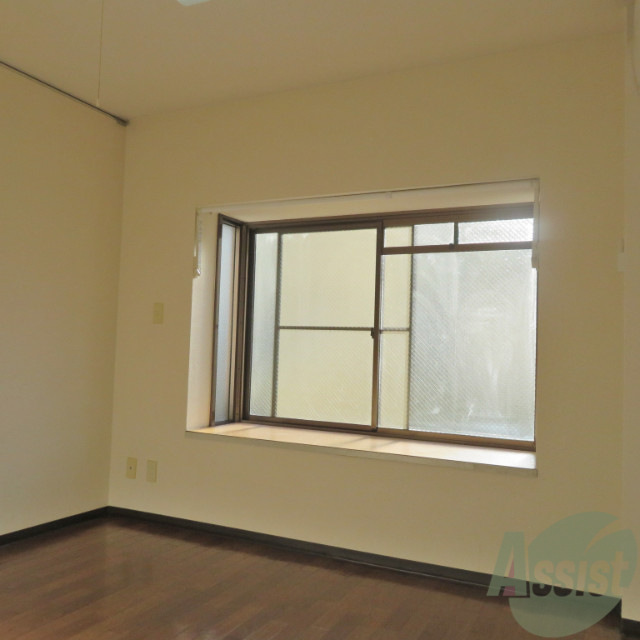 居室・リビング　６帖の洋室は南西向きなので明るいですよ。