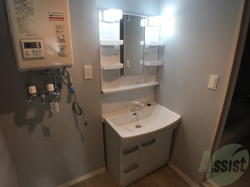 洗面設備　シャンプードレッサー。身支度はここでばっちりですね。