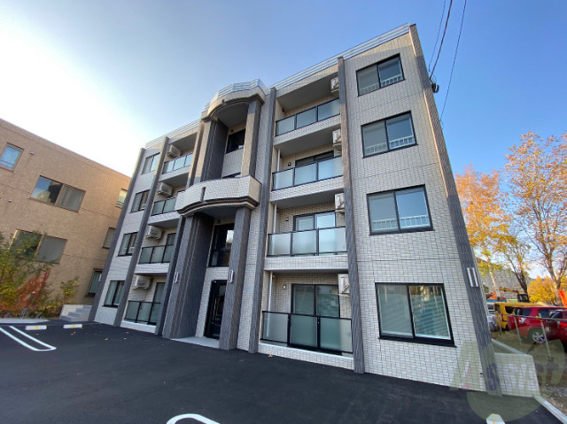 建物外観　札幌市中央区南１１条西「グランメール　ＫＭ」