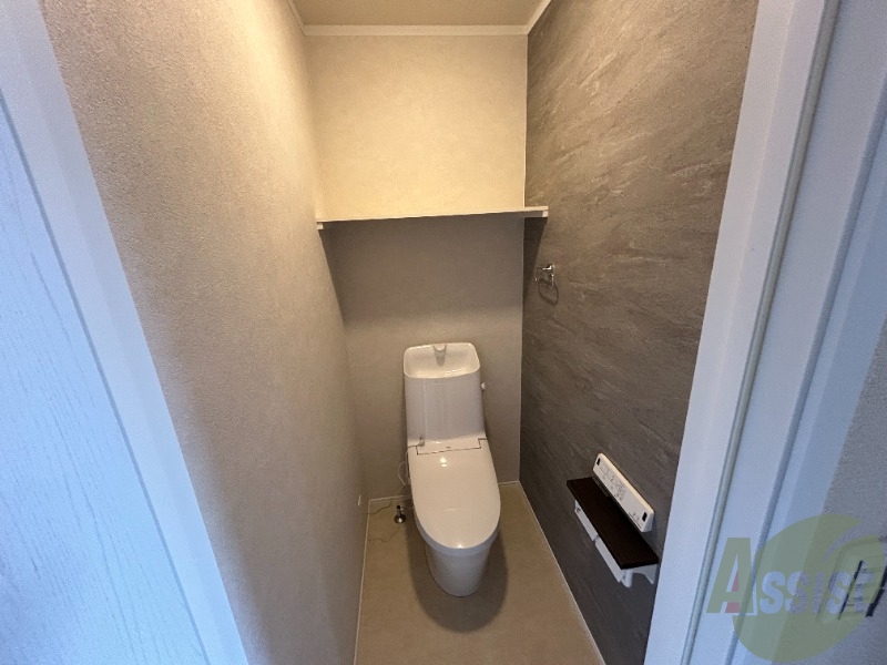 トイレ　嬉しいウォシュレット機能付きです。シャワートイレは便利ですね