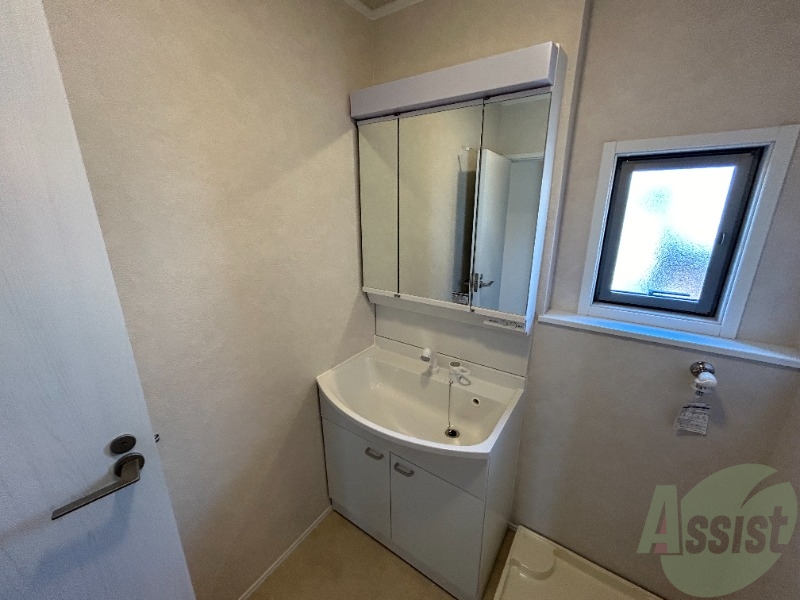 洗面設備　洗面台は独立しています。朝の身支度はこちらでどうぞ～