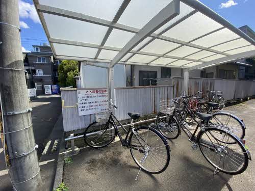 建物外観　サイクルポート