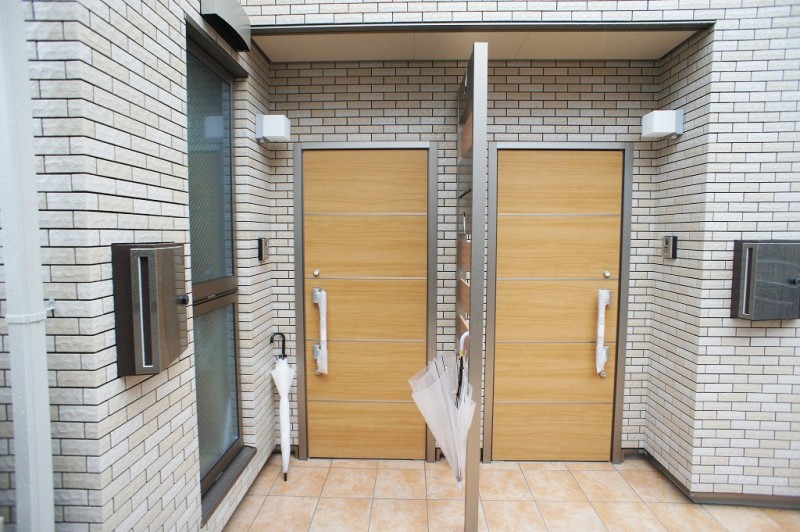 エントランス　落ち着いたエントランスです