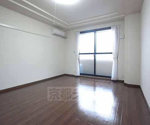 居室・リビング　広々とした部屋です。