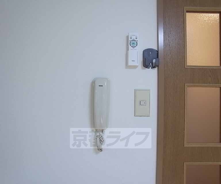 その他設備　備え付きのインターホンです。