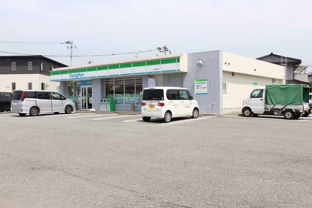 コンビニ　ファミリマート大分津守店（コンビニ）まで170m