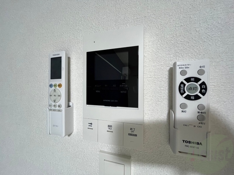 セキュリティ　モニタ付インターホンです。セキュリティ面も安心ですね！