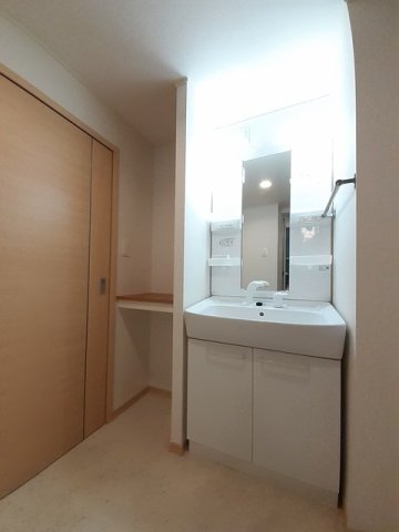 洗面設備　脱衣スペースもあります