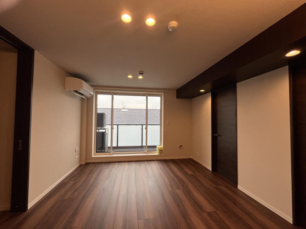 居室・リビング　南向きフローリング14.4帖のリビングルームです。