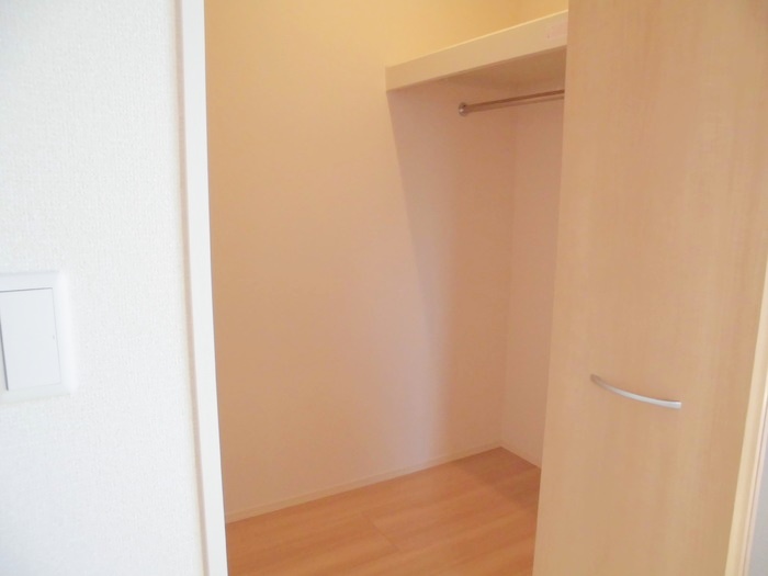 収納　ポール付きで使い勝手の良いクローゼット♪