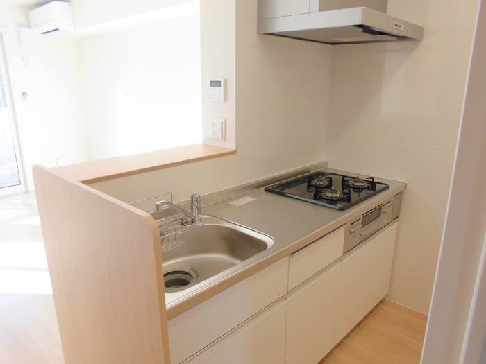 キッチン　収納豊富な三口コンロキッチン♪