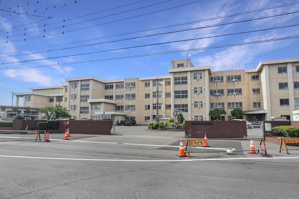 中学校　前橋市立箱田中学校（中学校）まで561m