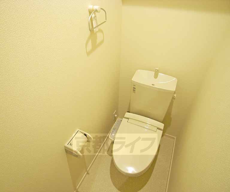 トイレ　ウォシュレット付いています。
