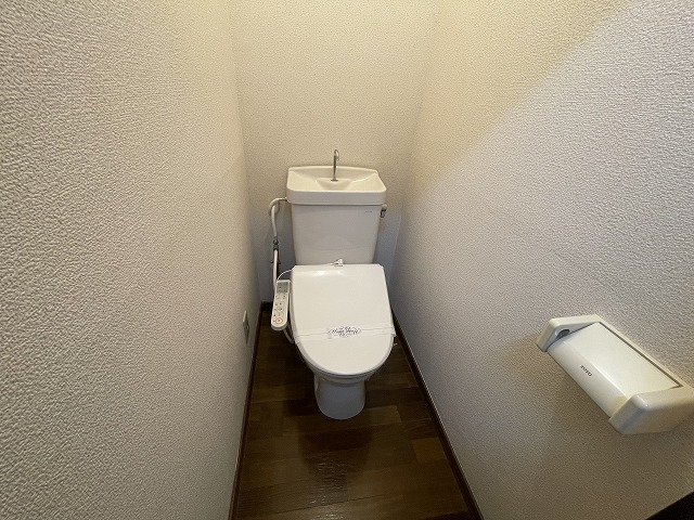 トイレ　温水洗浄便座で快適です！！