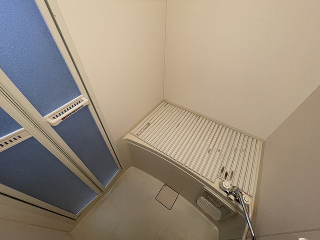 バス・シャワールーム　バスルームも狭くないので、ゆっくり入浴できます。