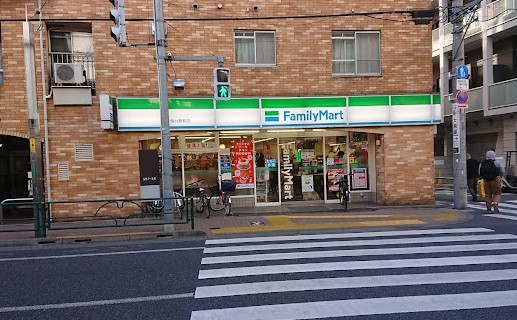 コンビニ　ファミリーマート桜台駅前店（コンビニ）まで406m