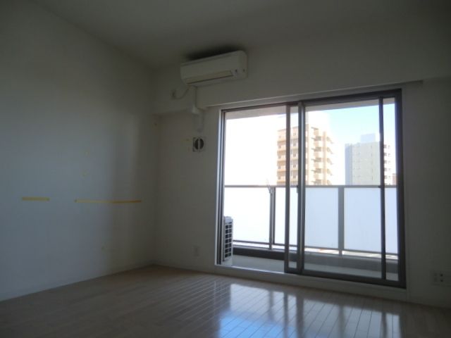 居室・リビング　エアコン付きの洋室