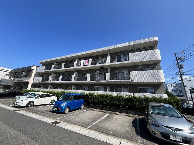 建物外観　人気のマンションタイプです