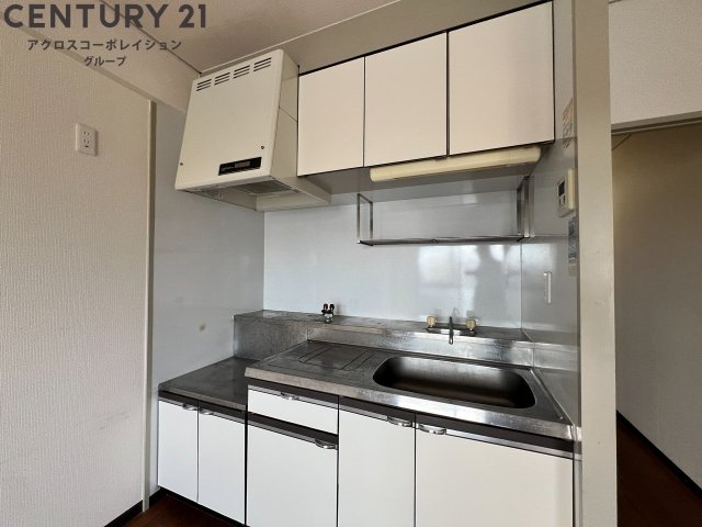 キッチン　壁付けキッチンでスペースを最大限有効活用できます！