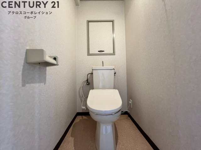 トイレ　温水洗浄便座付きのトイレです♪