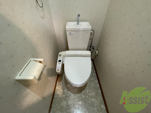 トイレ　清潔感のあるトイレで安心して使用できます。