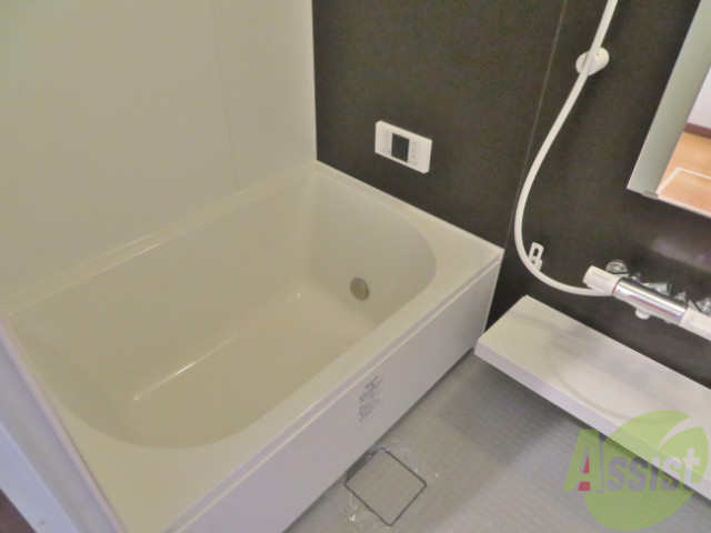 バス・シャワールーム　こちらのお風呂で一日の疲れを癒してください。