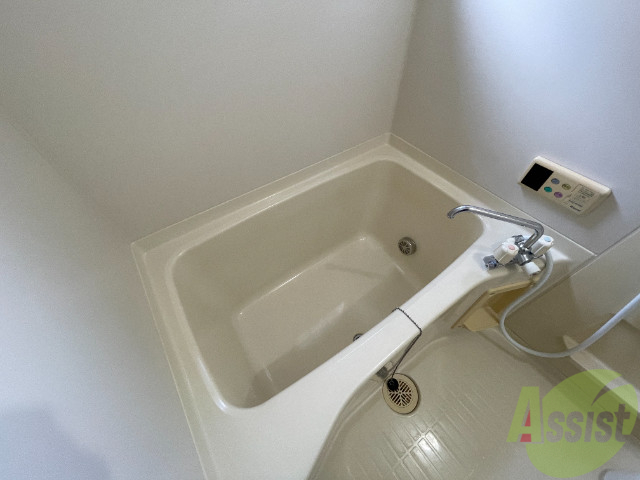 バス・シャワールーム　バスルームです。狭すぎずゆったりシャワーも浴びれそう。