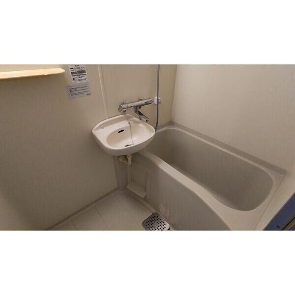 バス・シャワールーム　室内写真は別部屋の写真です。