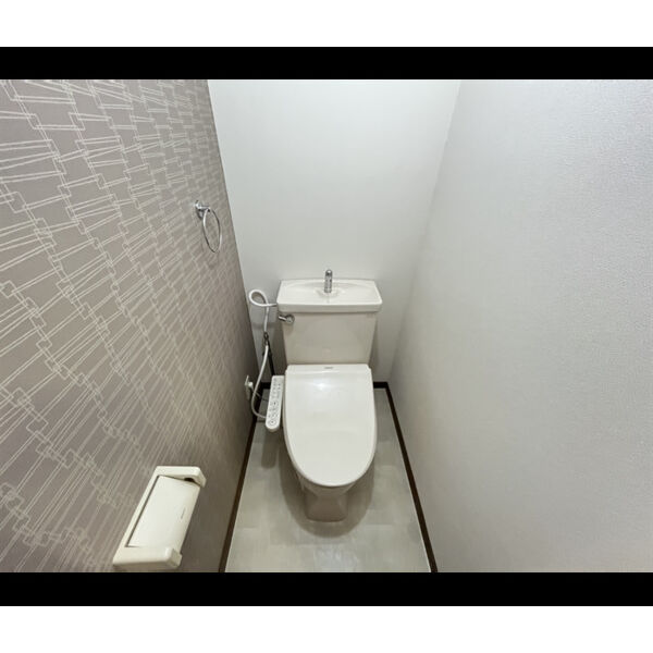 トイレ　※別室の参考写真の為、現況優先です。