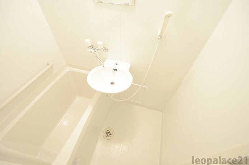 バス・シャワールーム　設備・仕様は号室により異なる為、現況を優先致します。