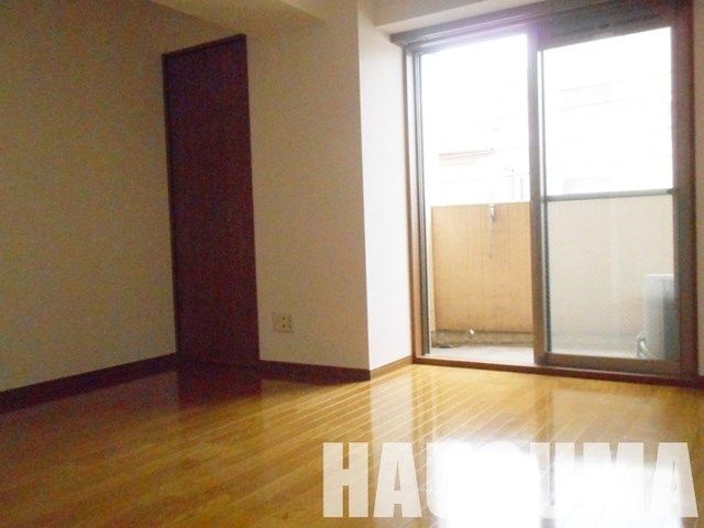 居室・リビング　室内