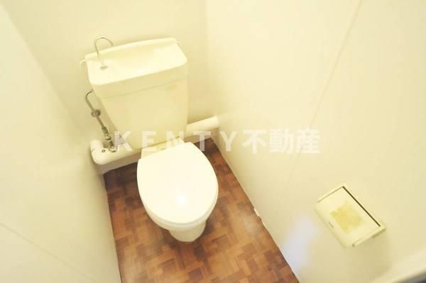 トイレ　落ち着いた色調のトイレです