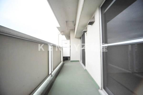 バルコニー　バルコニーからの眺めを楽しみながら食事をしませんか