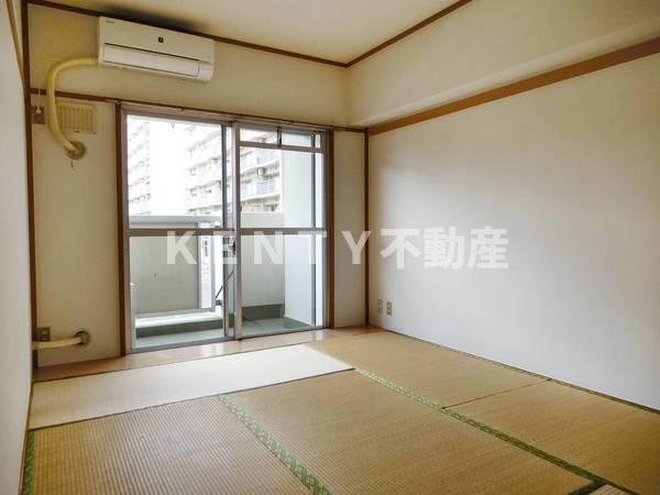 居室・リビング　こちらの居間で趣味の時間をお楽しみください