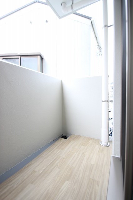 バルコニー　同物件別号室