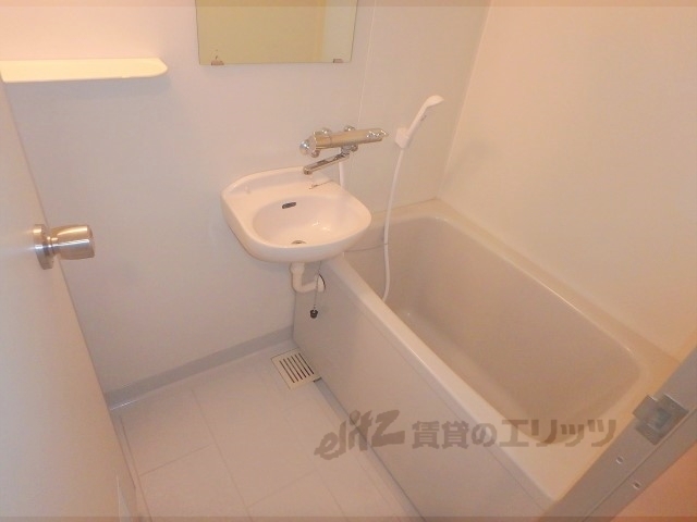 バス・シャワールーム　バス