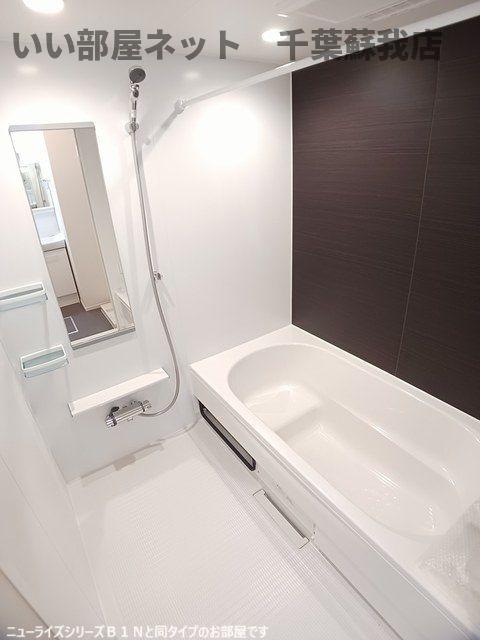 バス・シャワールーム　コンパクトで使いやすいお風呂です