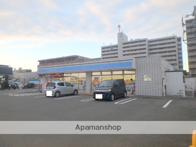コンビニ　ローソン（コンビニ）まで582m